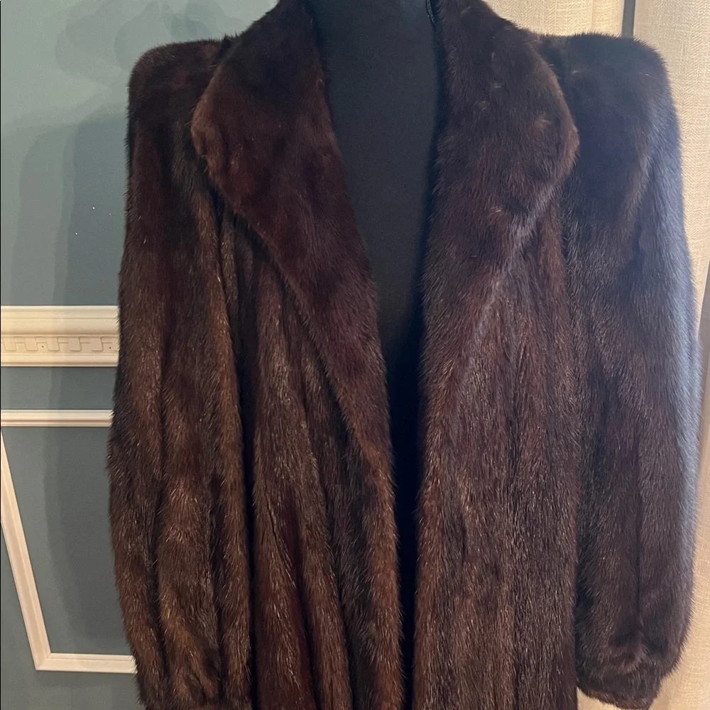 Luxurious Brown Fur Coat - Picture 16 of 17